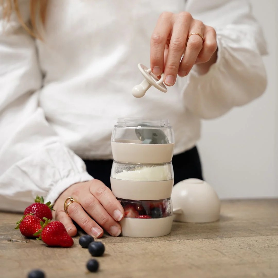 Диспенсер для молока / Milk powder dispenser So Mimi | Sand